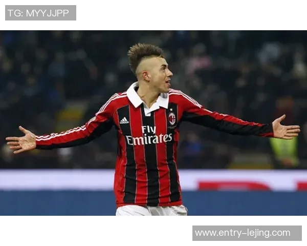 阿贾克斯中场克拉森庆祝进球时意外受伤队友撞击引发关注